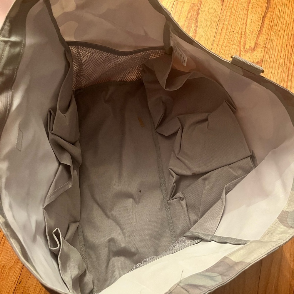 Thirty- One Tote - Picture 2 of 2